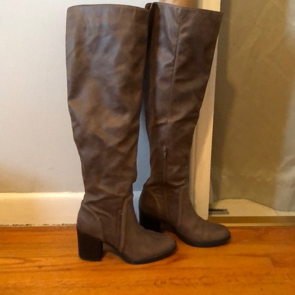 Knee high boots - Picture 3 of 8